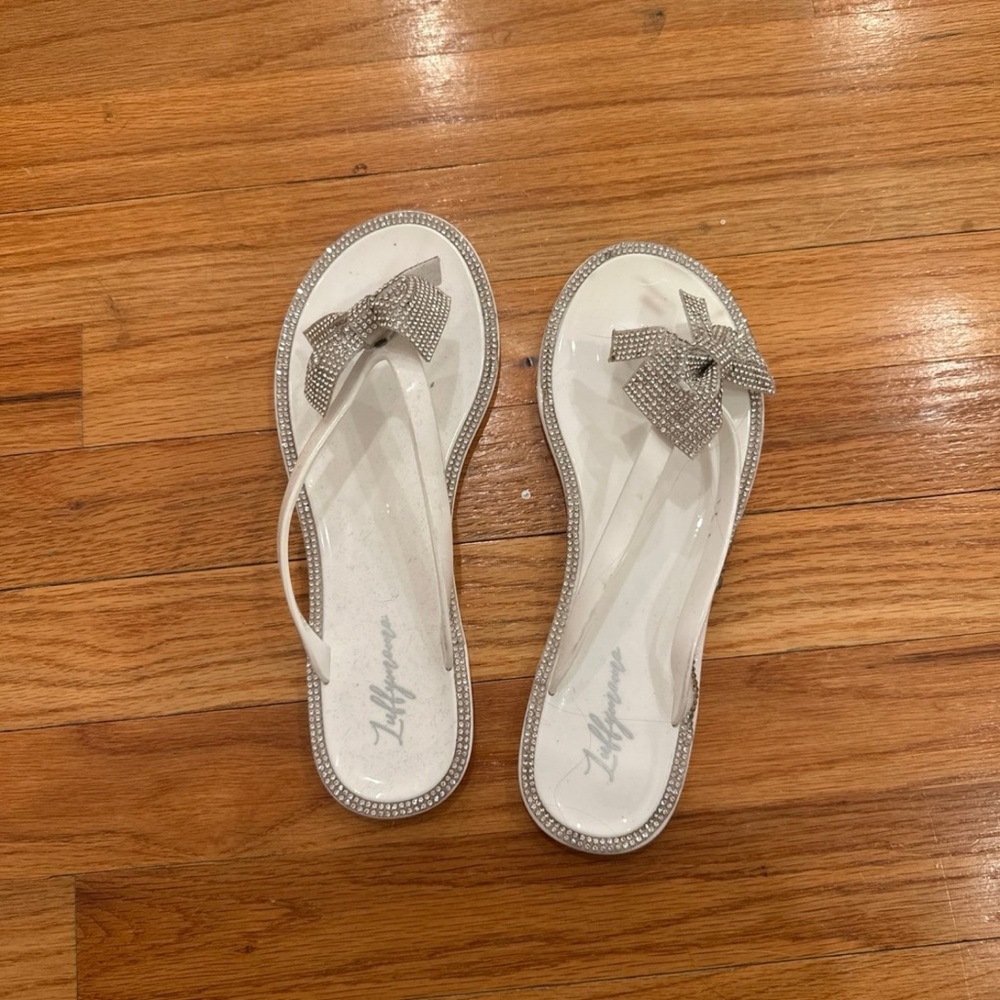 White bow flip flops